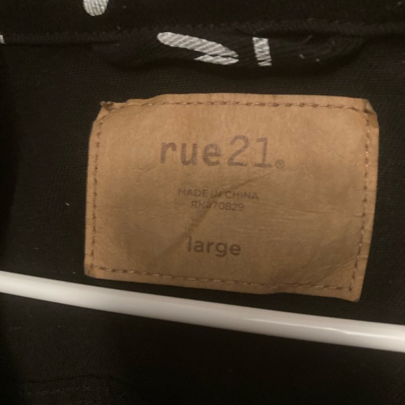 Rue21~Large, Black, Graffiti/Slang Print Denim Jacket - Picture 4 of 4